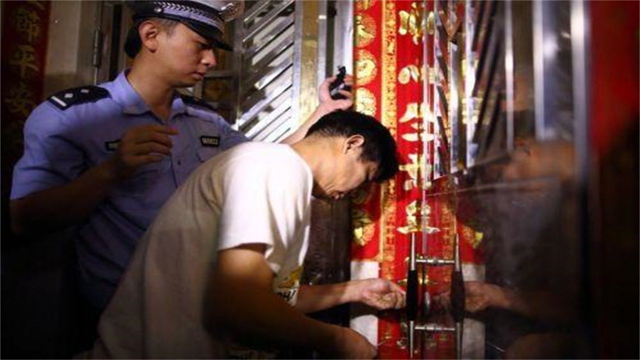 武威请开锁师傅开了锁后，师傅为什么一般都不进门，就算主人请也不进去？